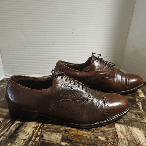 Florsheim Other - Classic Men's Florshiem Brown Leather Cap-Toe Oxfords